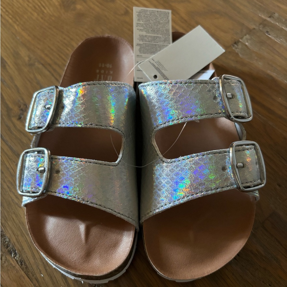 NWT girl’s Gap buckle slides
